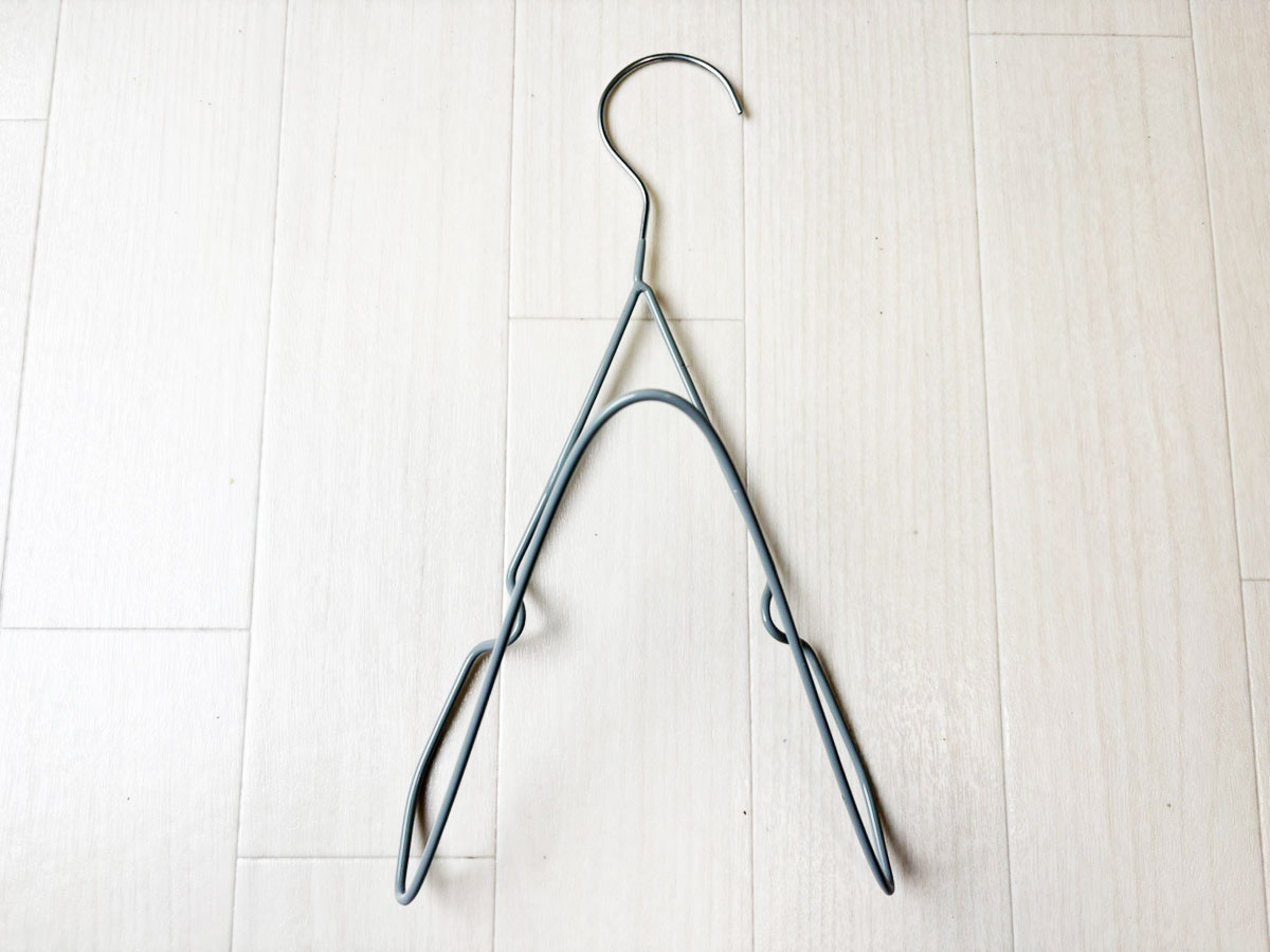 針金ハンガーティッシュホルダーの写真（撮影：grapeライフハック編集部）