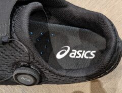 「1時間の通勤が劇的にラクになった」　いつもの靴に『アシックス』のインソールを入れると「この快適さ知ったら後戻りできない…！」