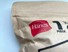 「制服のように毎日着てる！」「何度洗濯しても型崩れしない」普段着にぴったり『ヘインズ』の王道Tシャツは使い勝手抜群！