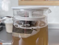 「こういうのホント助かる！」「マジで最強に使える麦茶ポット」HARIO『むぎちゃん』は我が家の救世主！