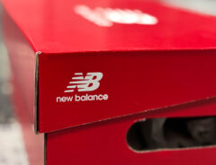 「3万歩あるいても足がぜんぜん痛くならなかった」「ニューバランスの中でもトップクラスの快適さ」　旅行にもおすすめしたい『フレッシュフォーム』はデザイン豊富で「2足買っておきたい」