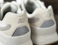 「玄関に置いてたらまっさきに選んじゃう」「往復1時間30分の通勤が快適過ぎる」　マルチに活躍する相棒みたいな『ニューバランス』のフレッシュフォームがこちら！