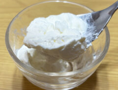 ヨーグルトの容器逆さまにしてない？　簡単に水切りできる便利商品に「知らなくて損してた」「市販のヨーグルトとは思えない」