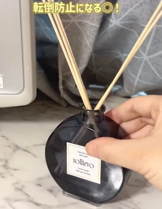 耐震マットを貼ったアロマディフューザー