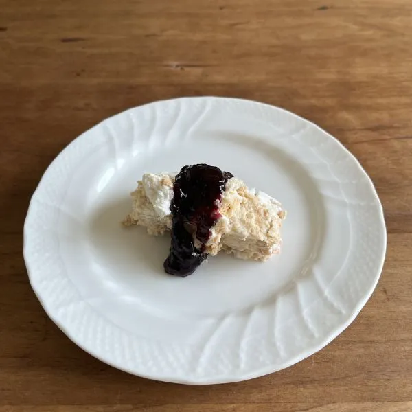ブルーベリージャムを添えたアレンジ版（撮影：grapeフード編集部）
