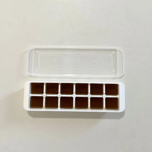 麦茶を凍らせた氷（撮影：grapeライフハック編集部）