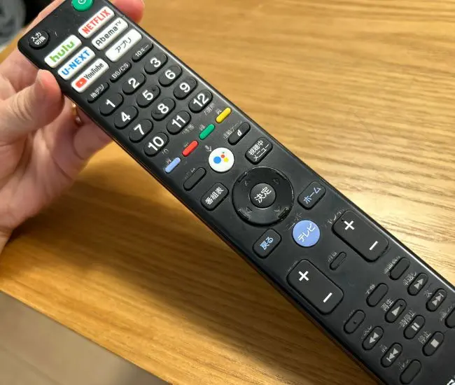 ジェルクリーナーで掃除した後のリモコン（撮影：grapeライフハック編集部）
