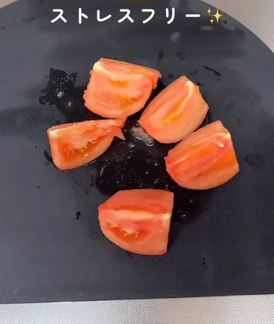 カットしたトマト