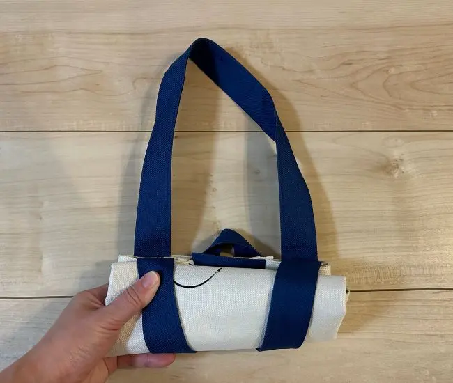 持ち手を巻きつけている様子（撮影：grapeライフハック編集部）