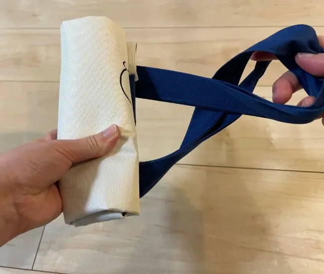 持ち手をひねっている様子（撮影：grapeライフハック編集部）