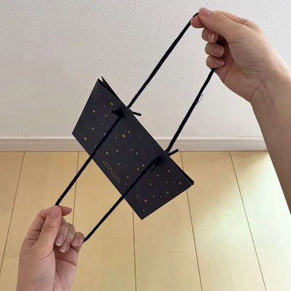 持ち手を引っ張った状態（撮影：grapeライフハック編集部）