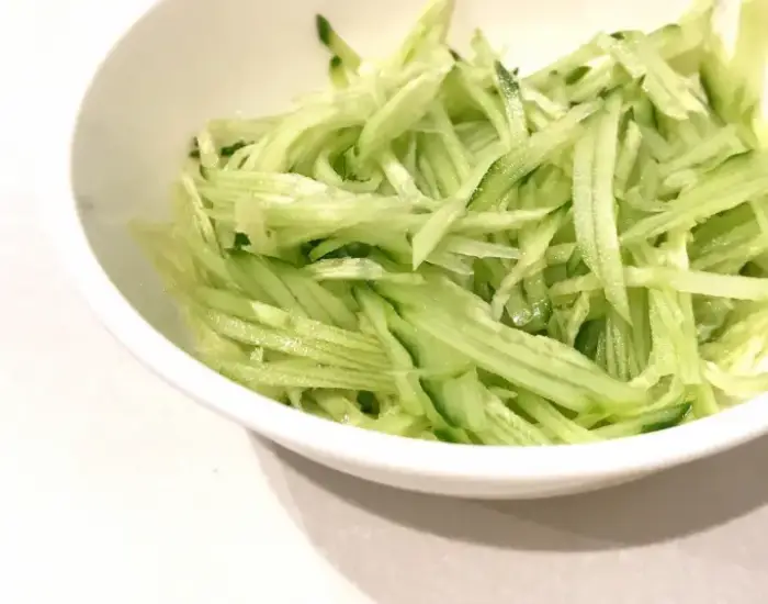 キュウリの千切り