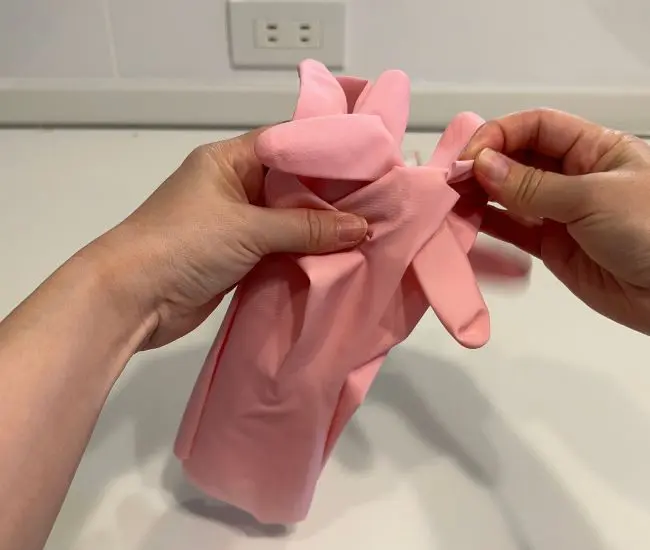 使い古しのゴム手袋（撮影：grapeライフハック編集部）