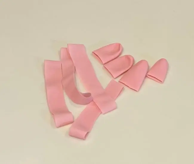 ゴム手袋をカットした状態（撮影：grapeライフハック編集部）