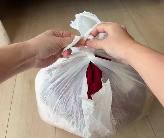 持ち手を交差させる様子（撮影：grapeライフハック編集部）