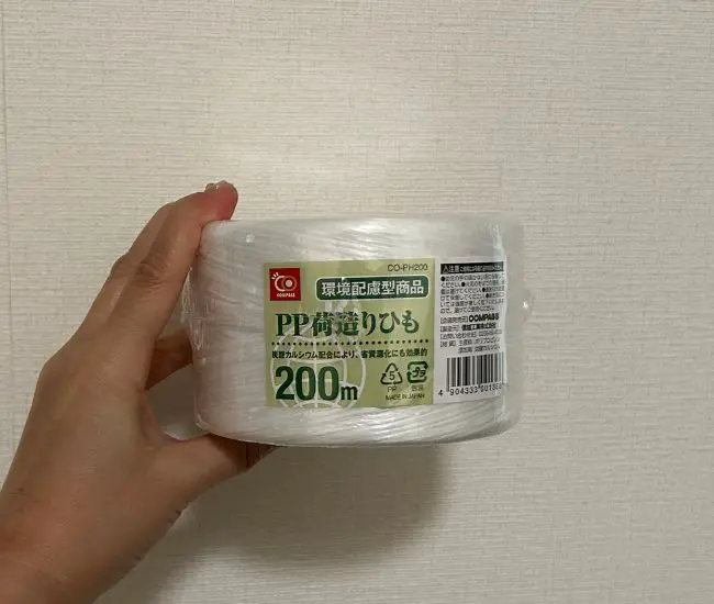 ビニール紐を用意する様子（撮影：grapeライフハック編集部）