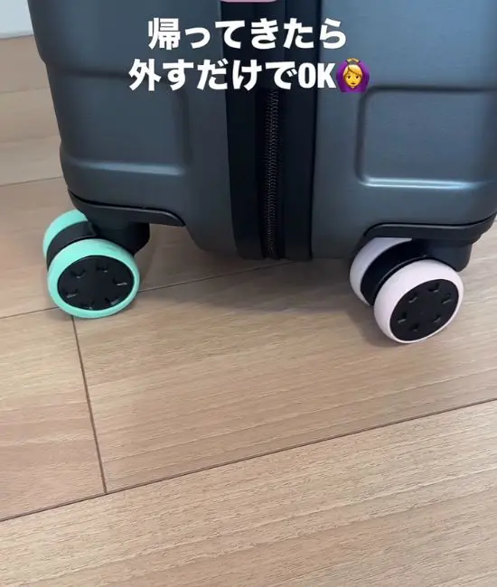 スーツケースをそのまま使う様子