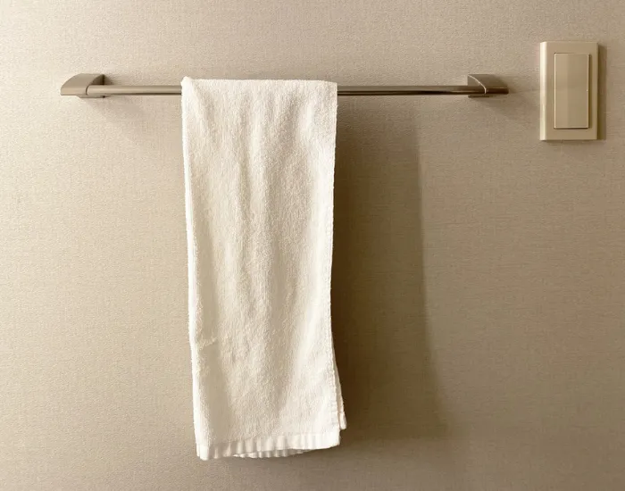 タオルかけにかけられたタオル