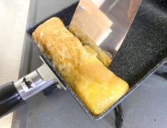 「100均のフライ返しよりも薄いけど大丈夫？」　目を疑う『ターナー』を使った結果…「卵焼きも餃子も破けない！」