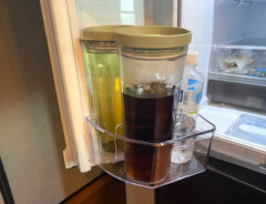 この麦茶ポットが春夏に大活躍の予感！　「横向きでもこぼれない」「2本必要になる」商品がこちら