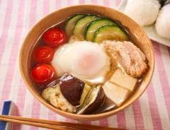 『シーチキンと夏野菜の具沢山おみそ汁』の写真