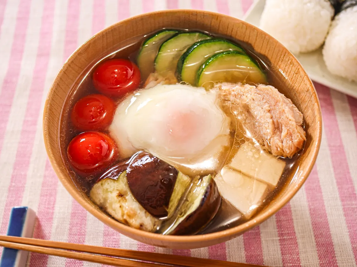 『シーチキンと夏野菜の具沢山おみそ汁』の写真