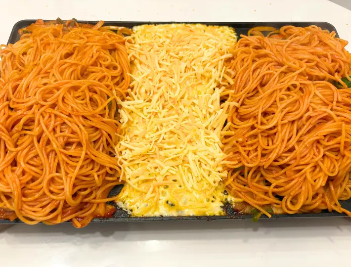 チーズを溶かしている画像（撮影：エニママ）