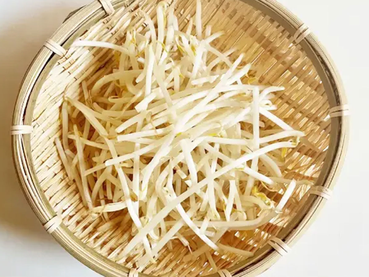 『レンチンで酢モヤシ』の写真（撮影：エニママ）