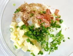 チーズ入りベークドおにぎりを作る画像(撮影:エニママ)