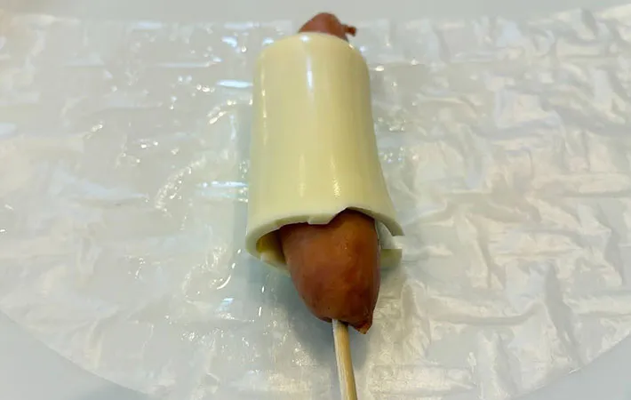 ウインナーにチーズを巻いた画像（撮影:エニママ）　