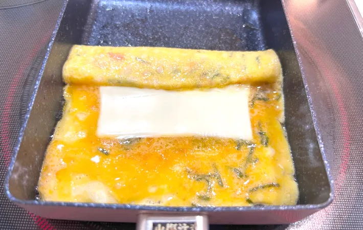 チーズをのせて巻いた画像（撮影：エニママ）