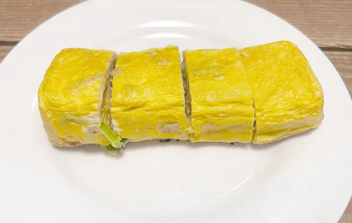 カットした卵焼きの画像（撮影:エニママ）　
