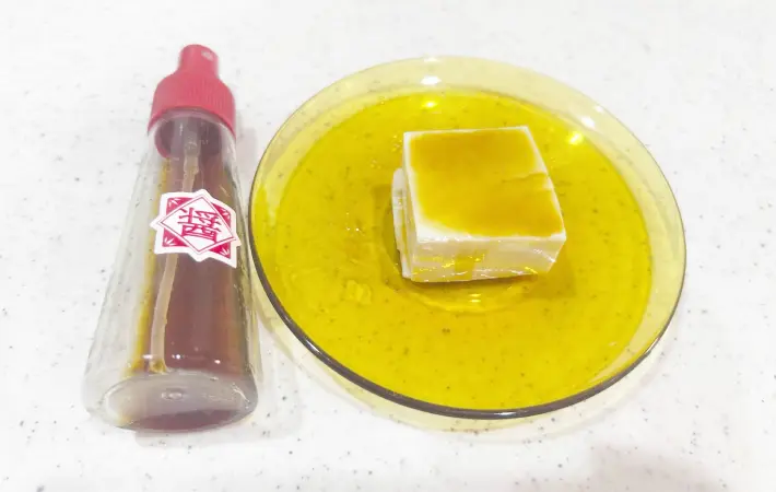醤油ボトルと豆腐の画像（撮影：エニママ）