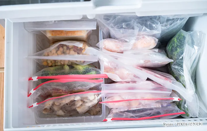 『いろんな食材を冷蔵庫で冷凍ストック』の写真
