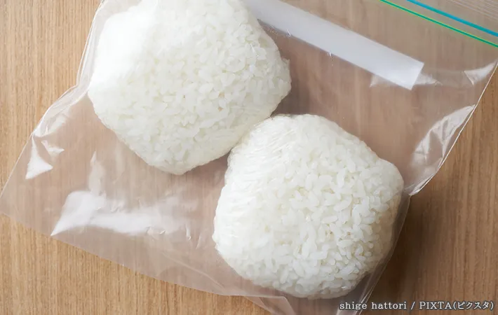 保存袋に入れたご飯の写真