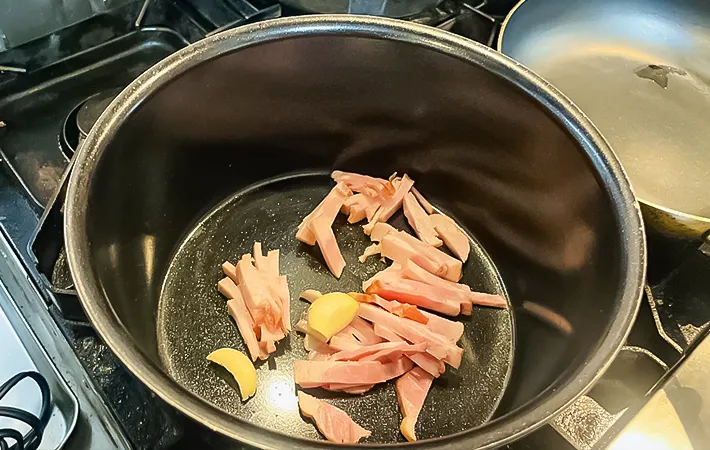 ベーコンとニンニクの写真