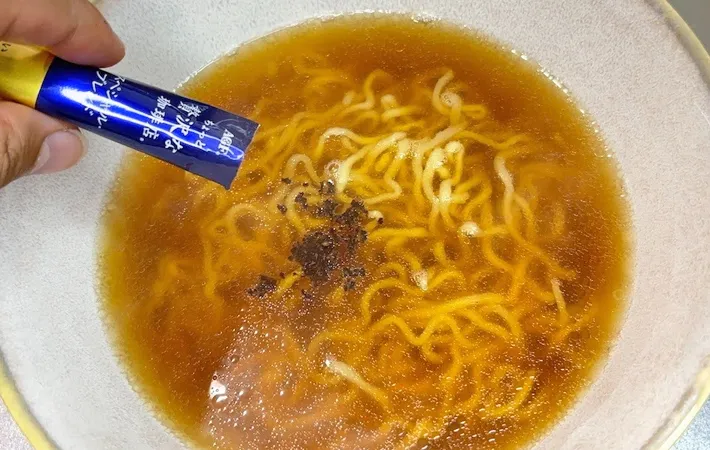 『ラーメンにインスタントコーヒーを入れる』写真（撮影：キジカク）
