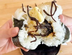 『バター昆布おにぎり』の完成写真（撮影：キジカク）