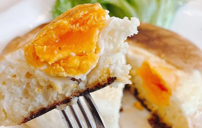 『朝食ホットケーキ』の完成写真（撮影：キジカク）