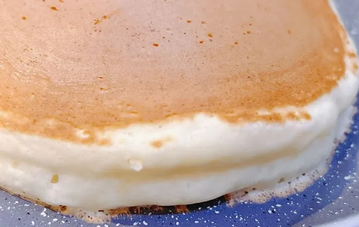『ふんわりホットケーキの基本の焼き方』の完成写真（撮影：キジカク）