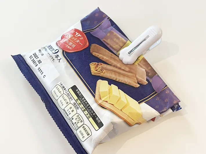 スタンプ洗濯クリップをお菓子袋に使用した写真（撮影：grapeライフハック編集部）