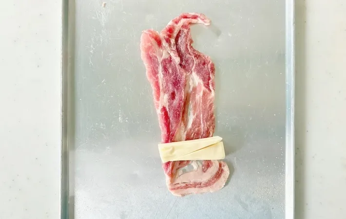 豚肉にチーズを乗せた画像（撮影：エニママ）