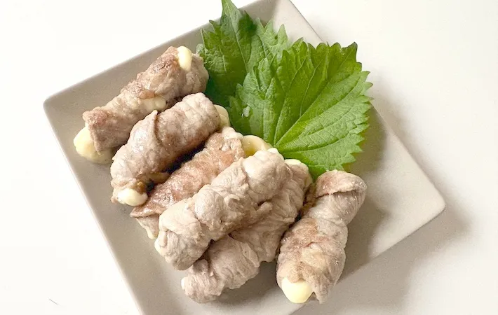 器に盛りつけた「チーズ肉まき」の画像（撮影：エニママ）