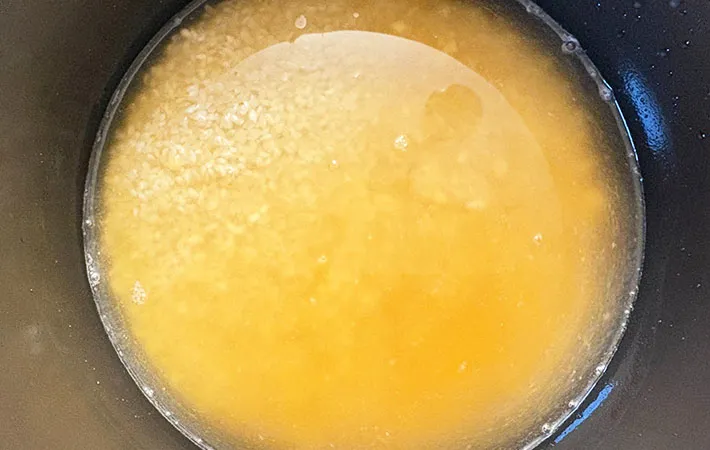 炊飯釜に材料を入れた画像（撮影:エニママ）　