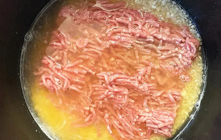 豚ひき肉を入れた画像（撮影:エニママ）　