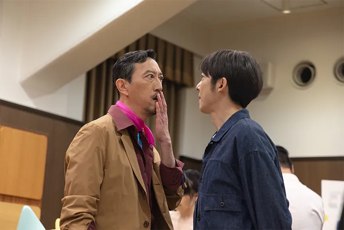 『リボーン ～最後のヒーロー～』に出演する高橋一生さんが写る場面写真