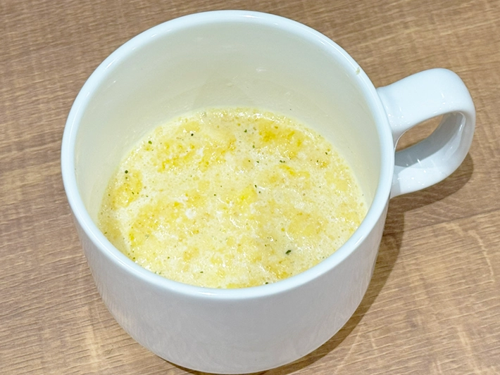 うまい棒コーンポタージュ味で作るスープ（撮影：grapeフード編集部）