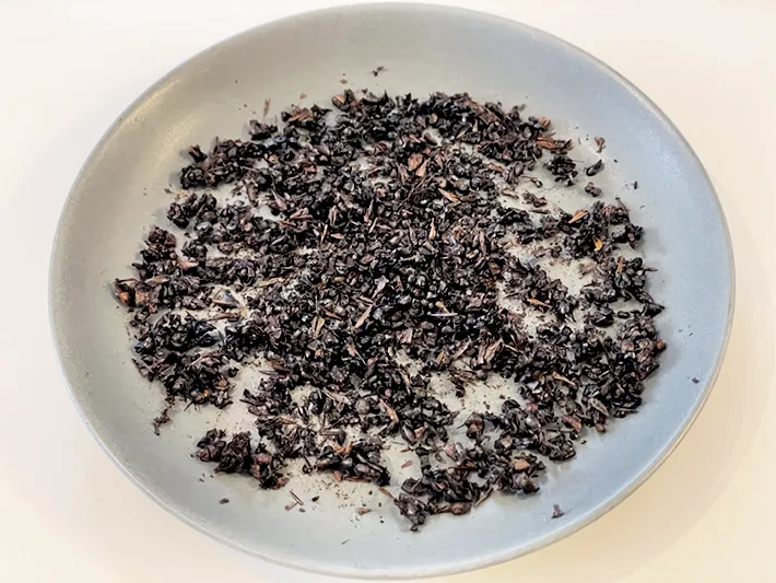 麦茶パックの中身を乾燥させた写真（撮影：grapeライフハック編集部）