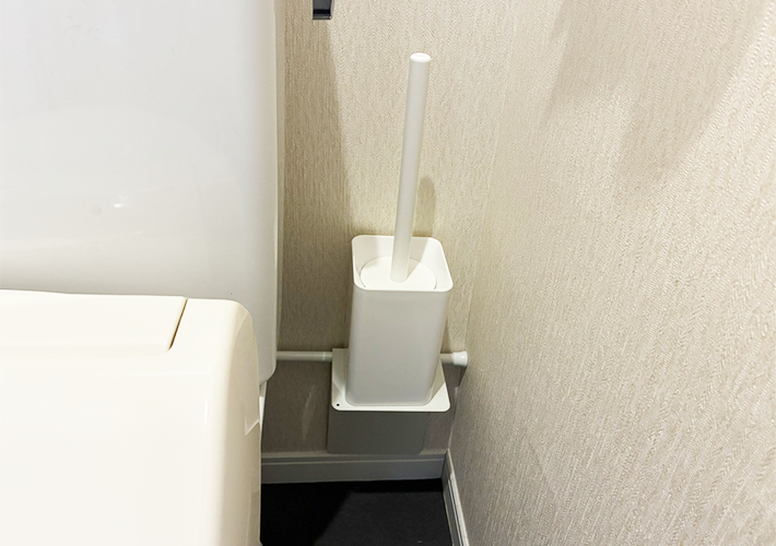つっぱり棒とブックエンドの活用写真（撮影：grapeライフハック編集部）