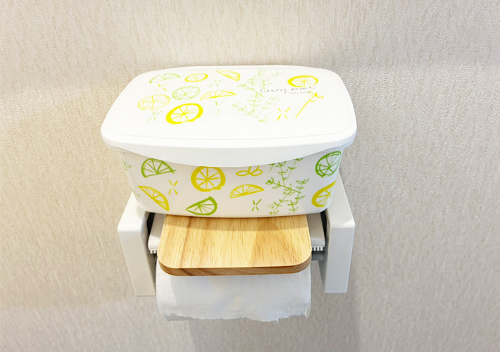 つっぱり棒とブックエンドの活用写真（撮影：grapeライフハック編集部）
